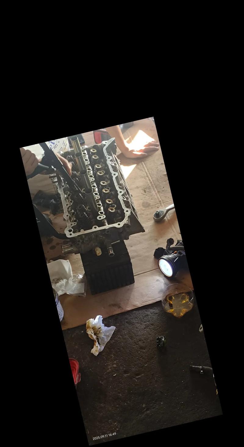 扳手与油污之间 普通汽车修理工的一天
